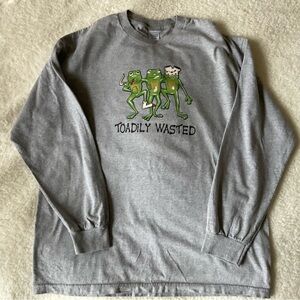 Gray Frog Graphic Sweatshirt